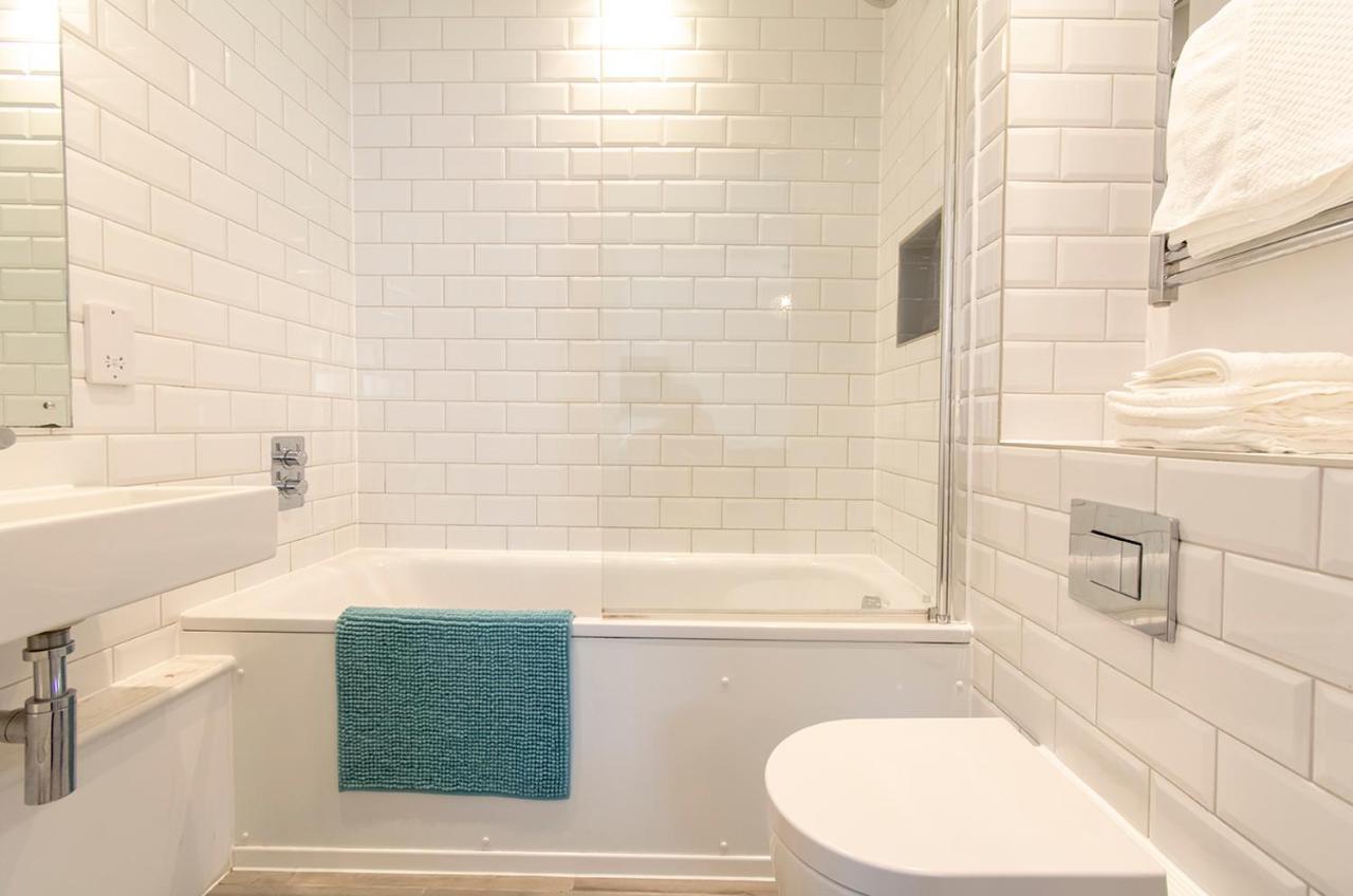 Modern 1 Bed Flat 2 Mins Walk From Restaurants Bars Clubs & Beach! Wow! Apartment Bournemouth Bagian luar foto