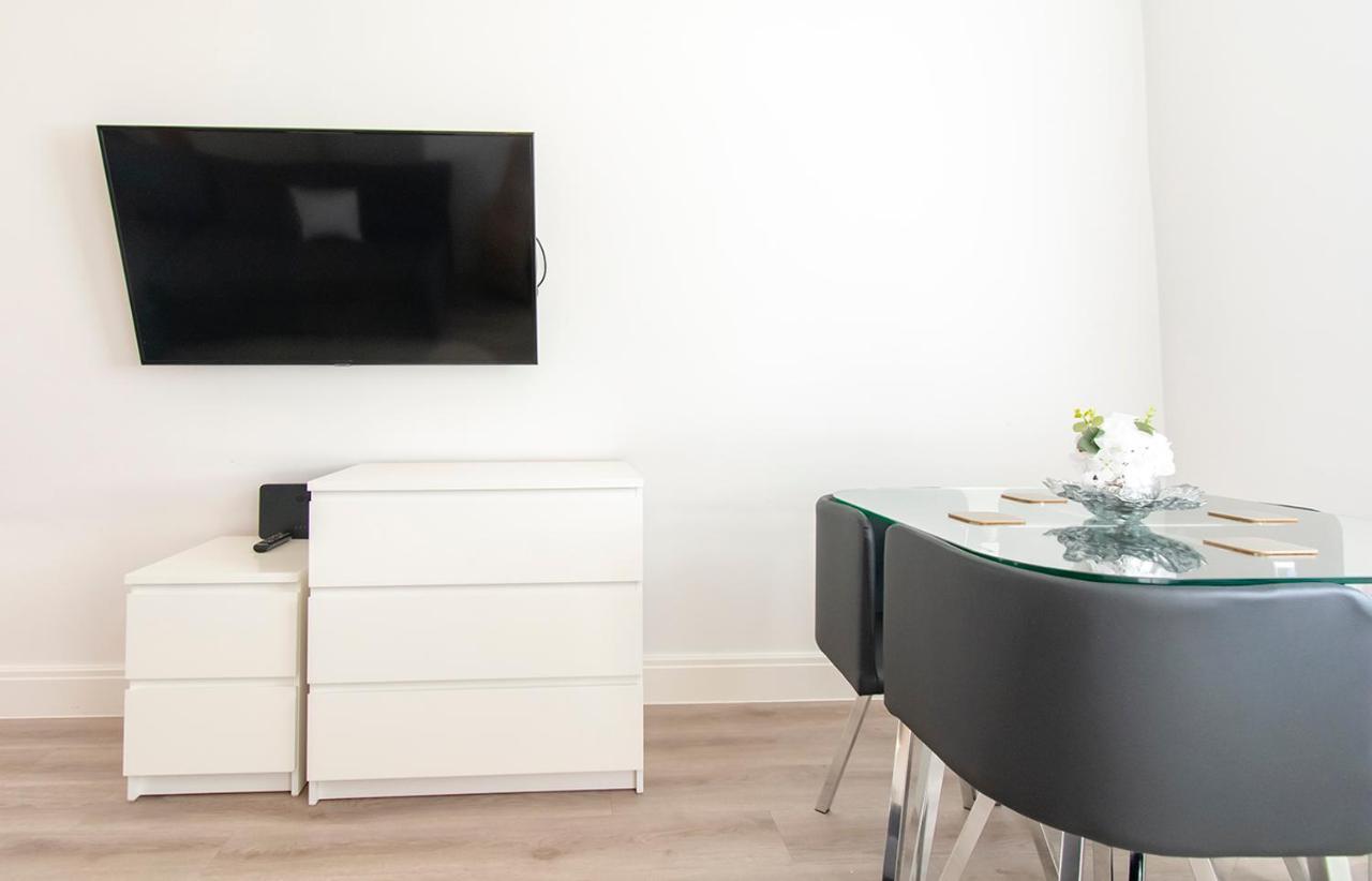 Modern 1 Bed Flat 2 Mins Walk From Restaurants Bars Clubs & Beach! Wow! Apartment Bournemouth Bagian luar foto