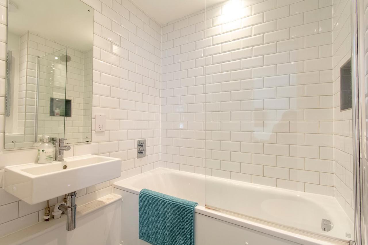 Modern 1 Bed Flat 2 Mins Walk From Restaurants Bars Clubs & Beach! Wow! Apartment Bournemouth Bagian luar foto